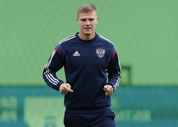 Игоря Денисова в заявке сборной России на Евро-2016 заменит Артур Юсупов