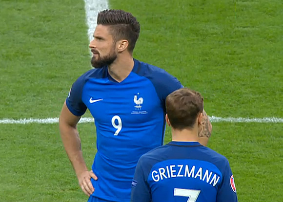 Франция одерживает победу в стартовом матче домашнего чемпионата Европы